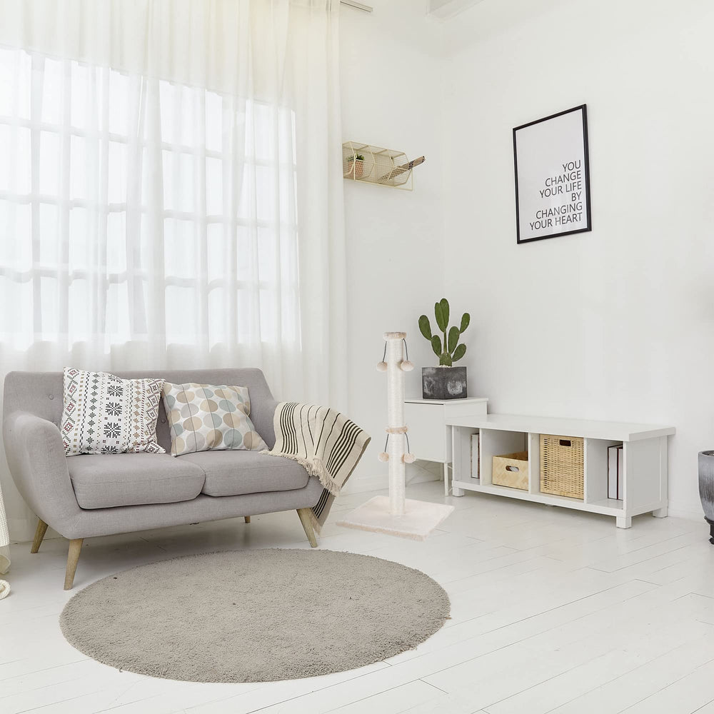 Dimaka uso en sala para proteger muebles del rascado.