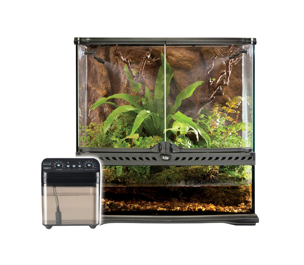 Exo Terra Monsoon Solo II: depósito de 1.5 L para operación prolongada sin recargas.