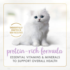 Paté suave de Fancy Feast para gatitos, textura agradable al comer.