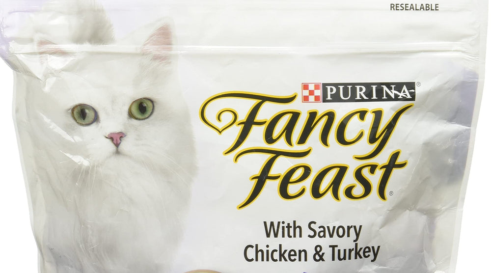 Envase de 1 lb Fancy Feast Gourmet para la comida diaria del gato.