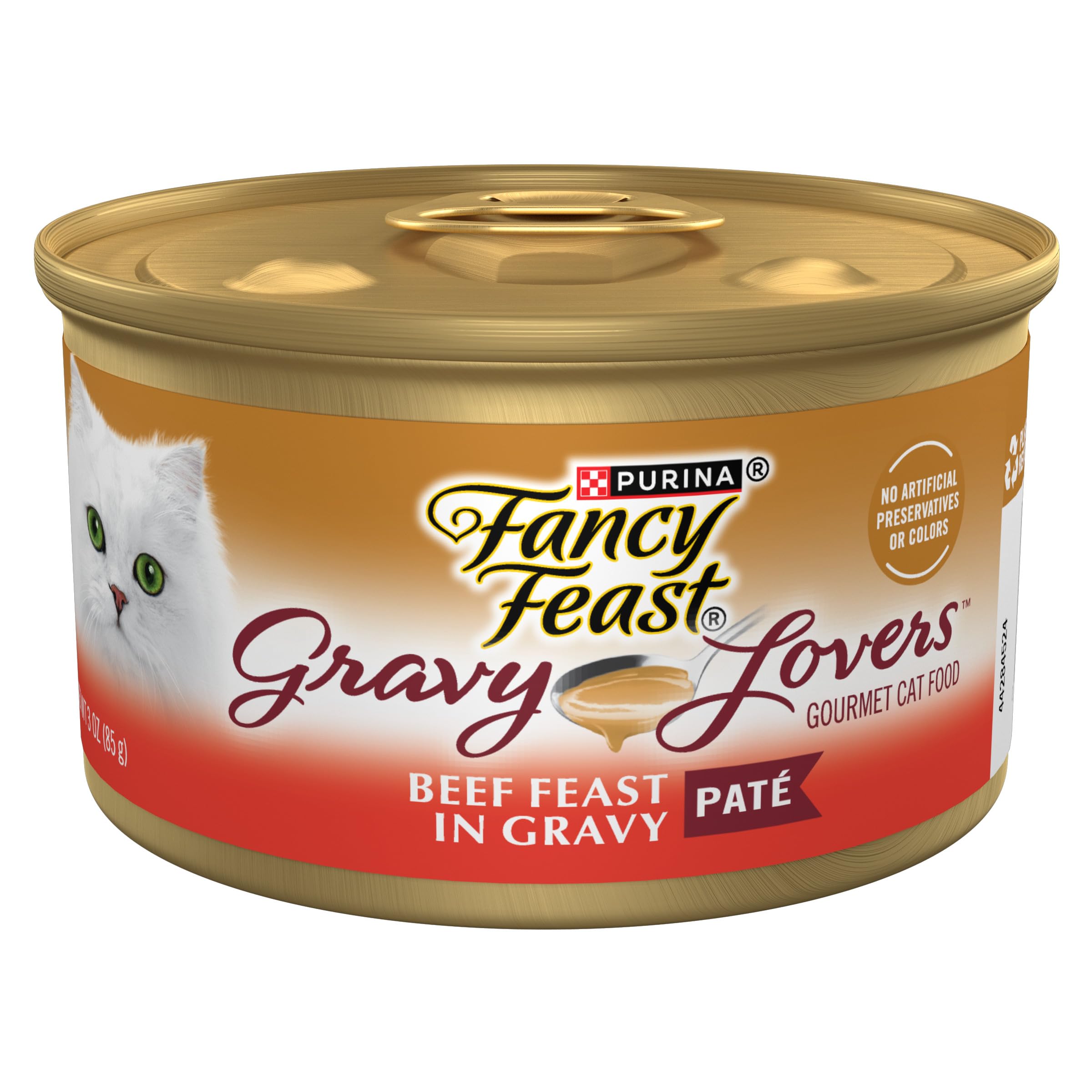 Gato disfrutando de Fancy Feast Gravy Lovers con carne en lata, aroma tentador.