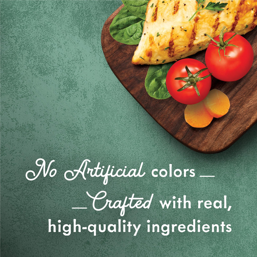 Fancy Feast Medleys Primavera con acento tomate, complemento sabroso para la comida diaria.