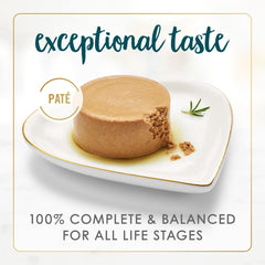 Fancy Feast paté salmón-camarón, textura sedosa para paladares exigentes.