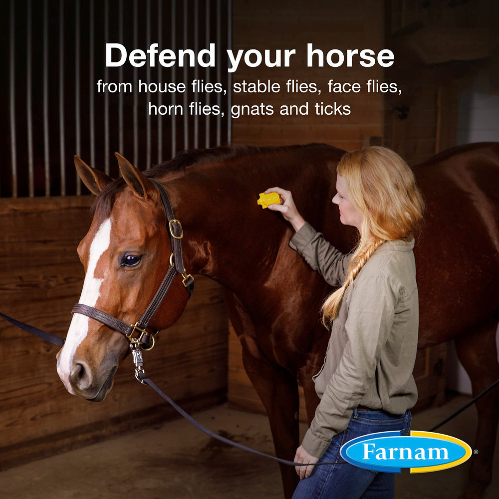 Farnam Equi-Spot protege caballos en pastos contra insectos molestos.