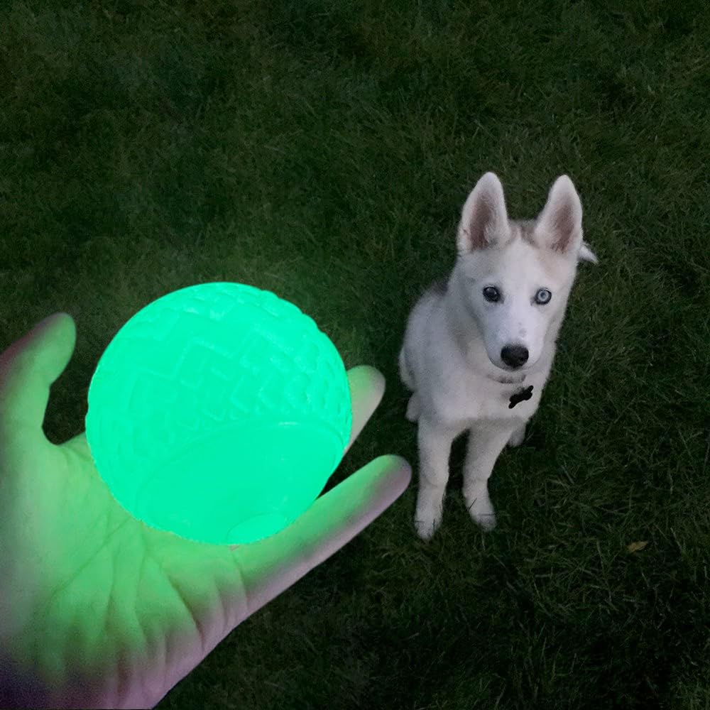 Pelota lumínica Feixun de 2,5 pulgadas lista para lanzar y recoger.
