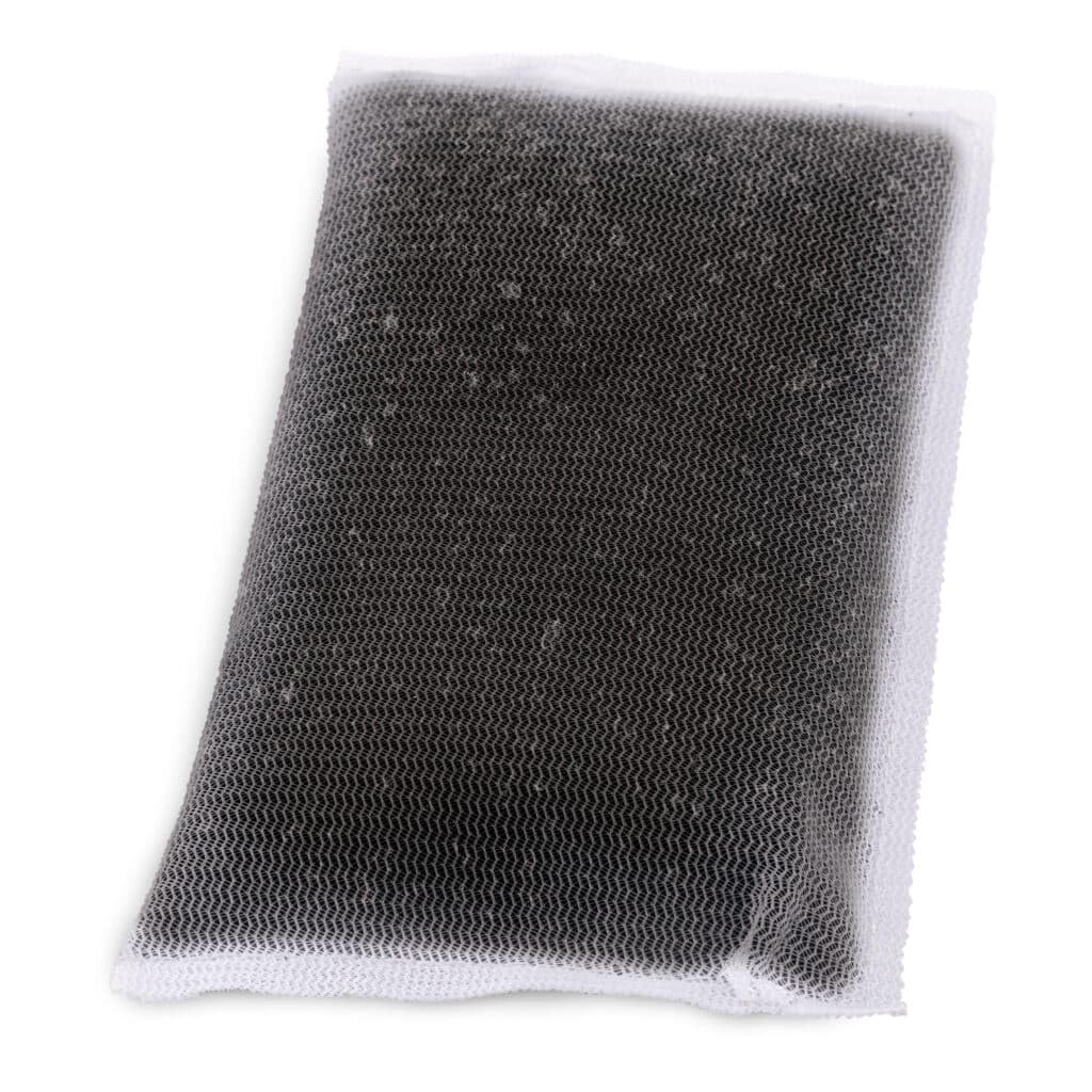 Detalle de material del inserto Fluval AC50 para mayor rendimiento.