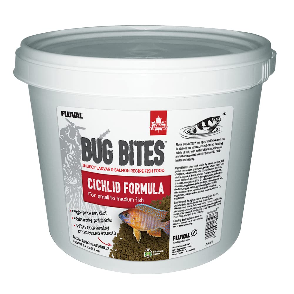 Fluval Bug Bites envase frontal, opción equilibrada para cíclidos en acuarios.
