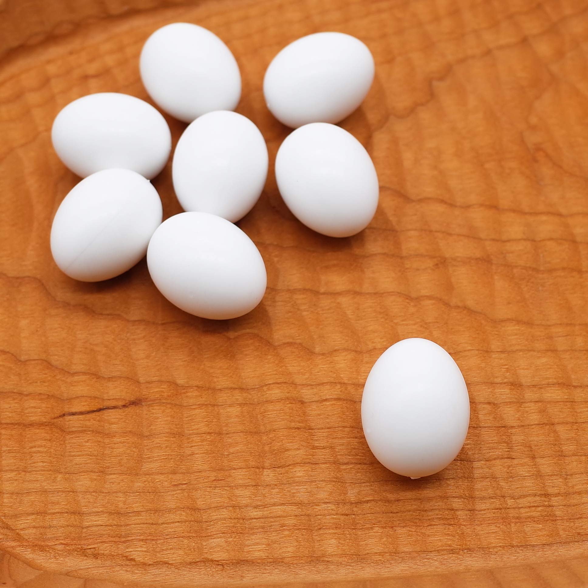 FOIBURELY: huevos falsos en nido para regular la puesta.