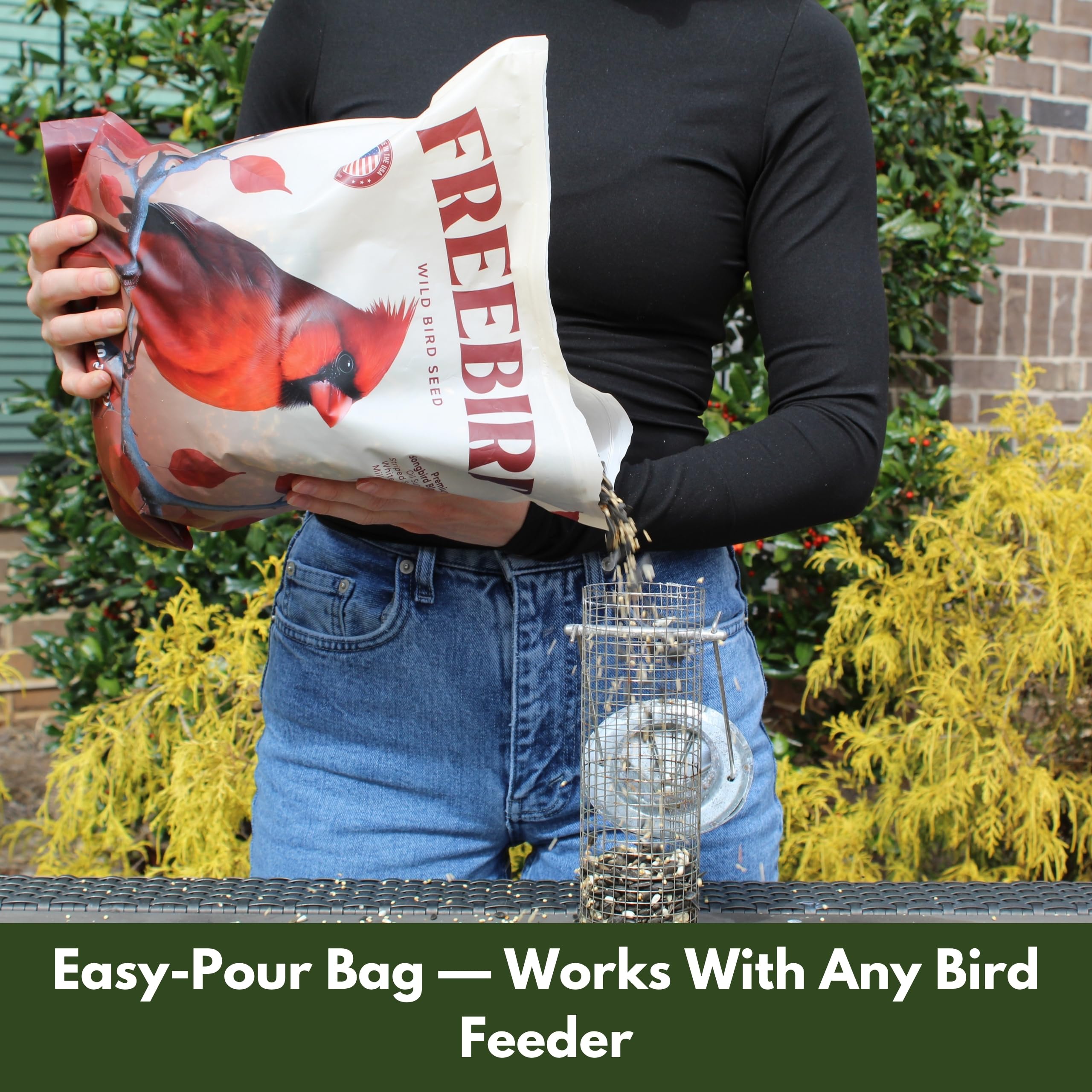 FREEBIRD detalle de semillas nutritivas y naturales para aves.
