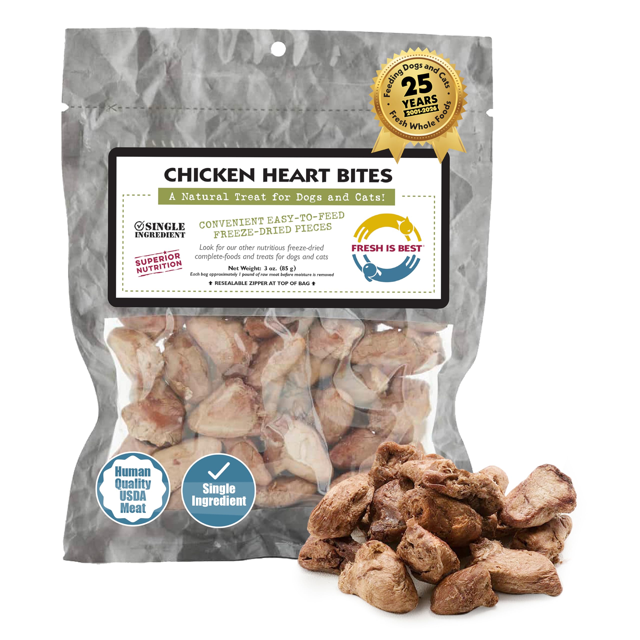 Fresh Is Best: corazones de pollo deshidratados frente al envase, alto valor proteico para mascotas.