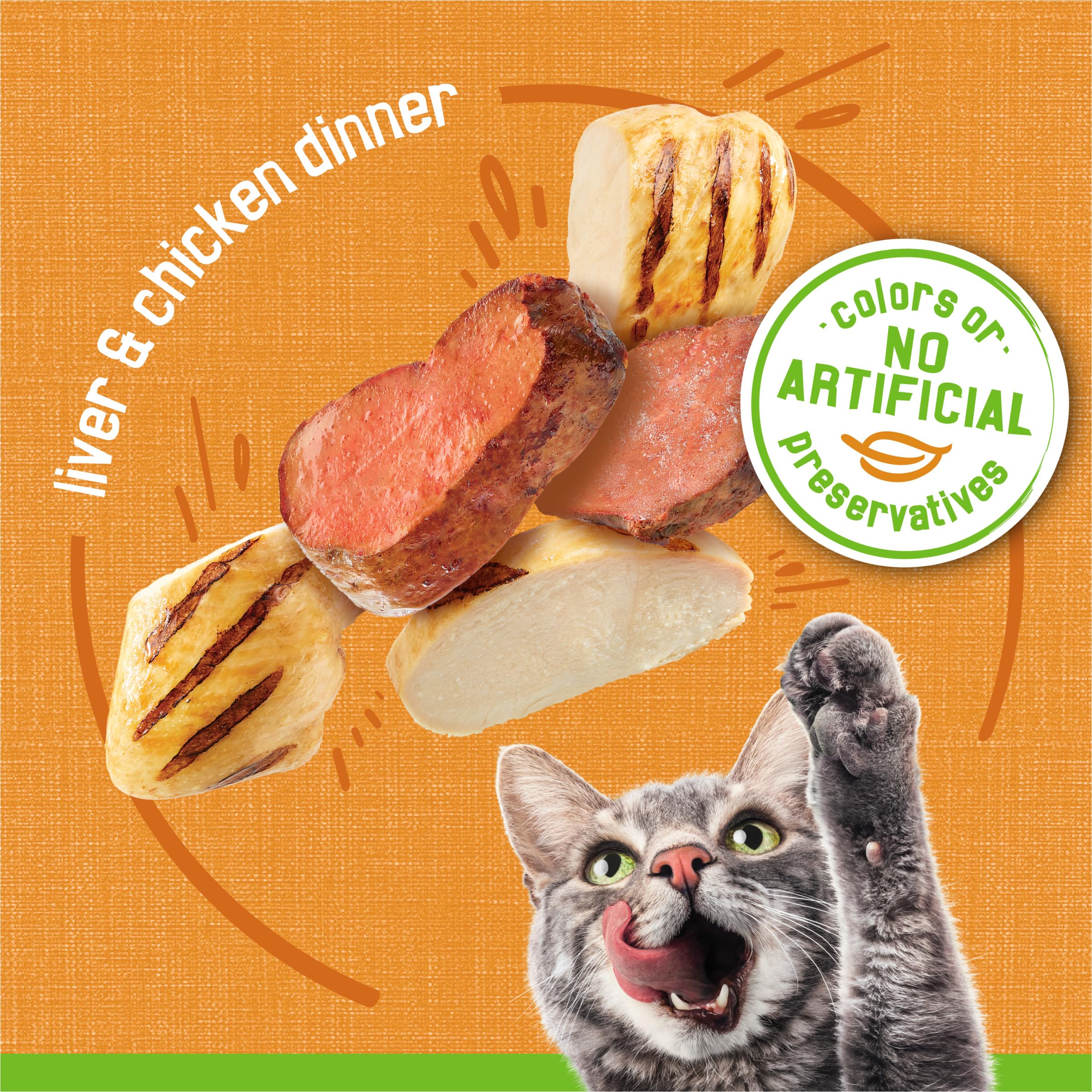 Friskies pate hígado y pollo: gato disfrutando la comida húmeda.