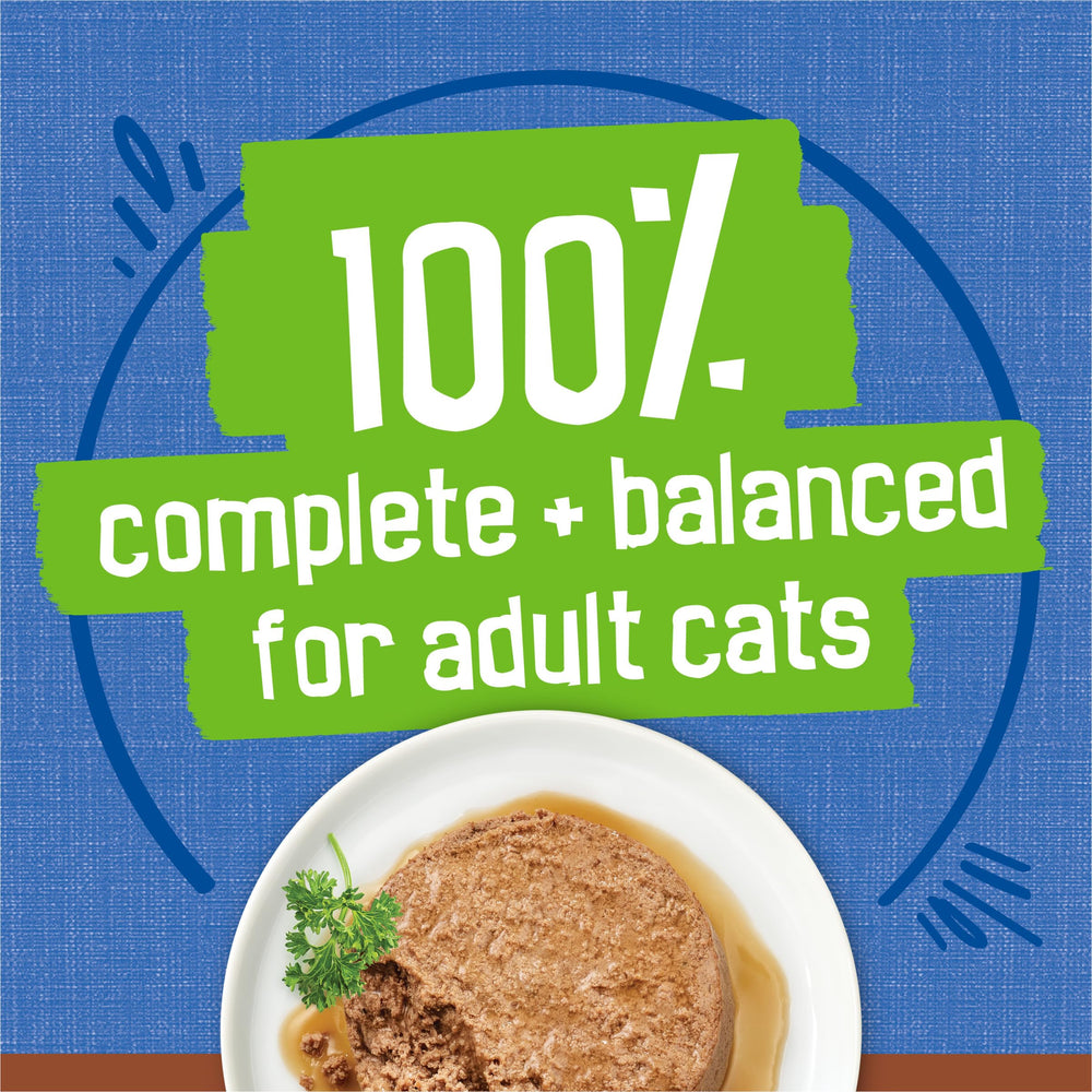 Friskies gato bebiendo, la hora de comer es agradable.