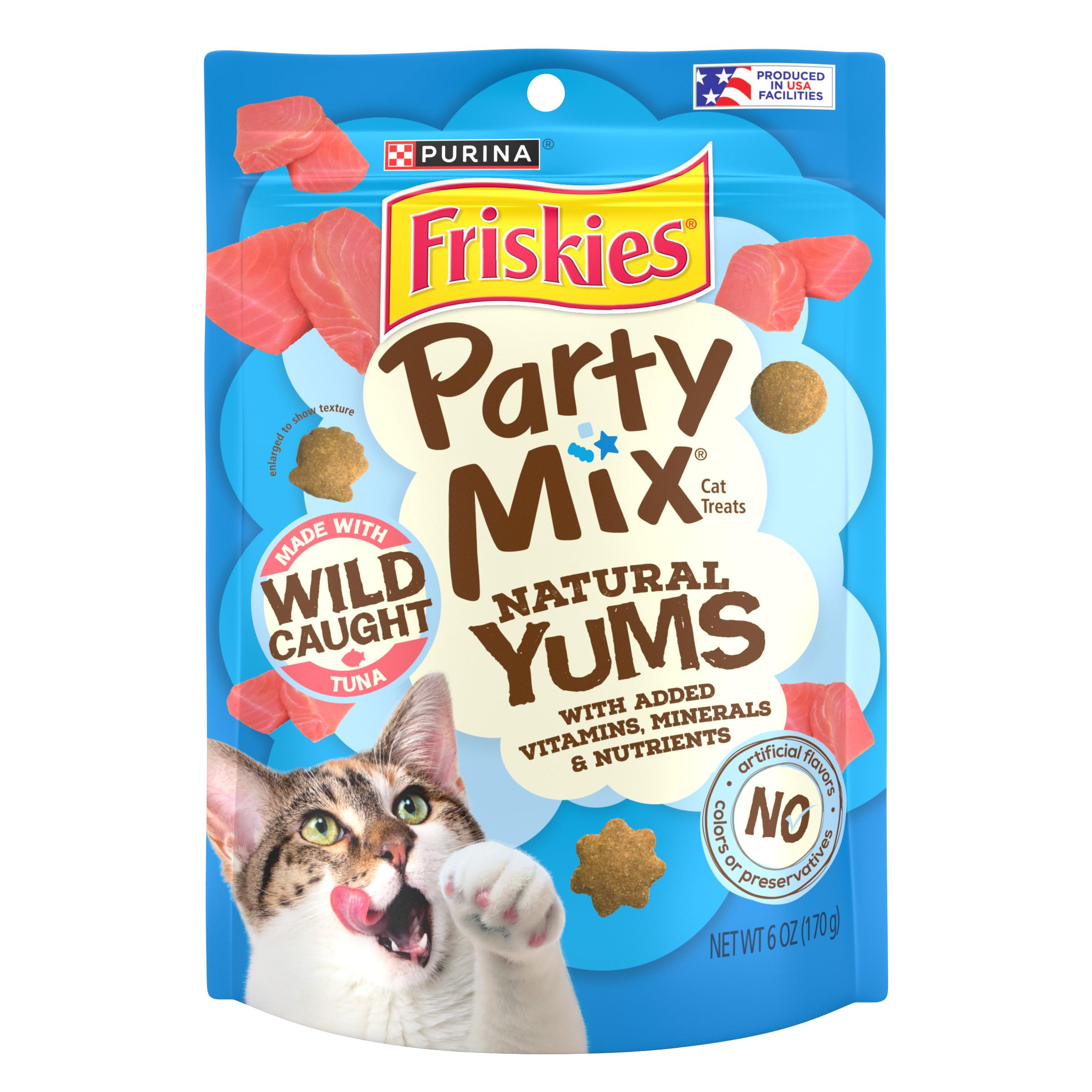 Friskies Natural Yums con atún salvaje en empaque 6oz, snack práctico para gatos.