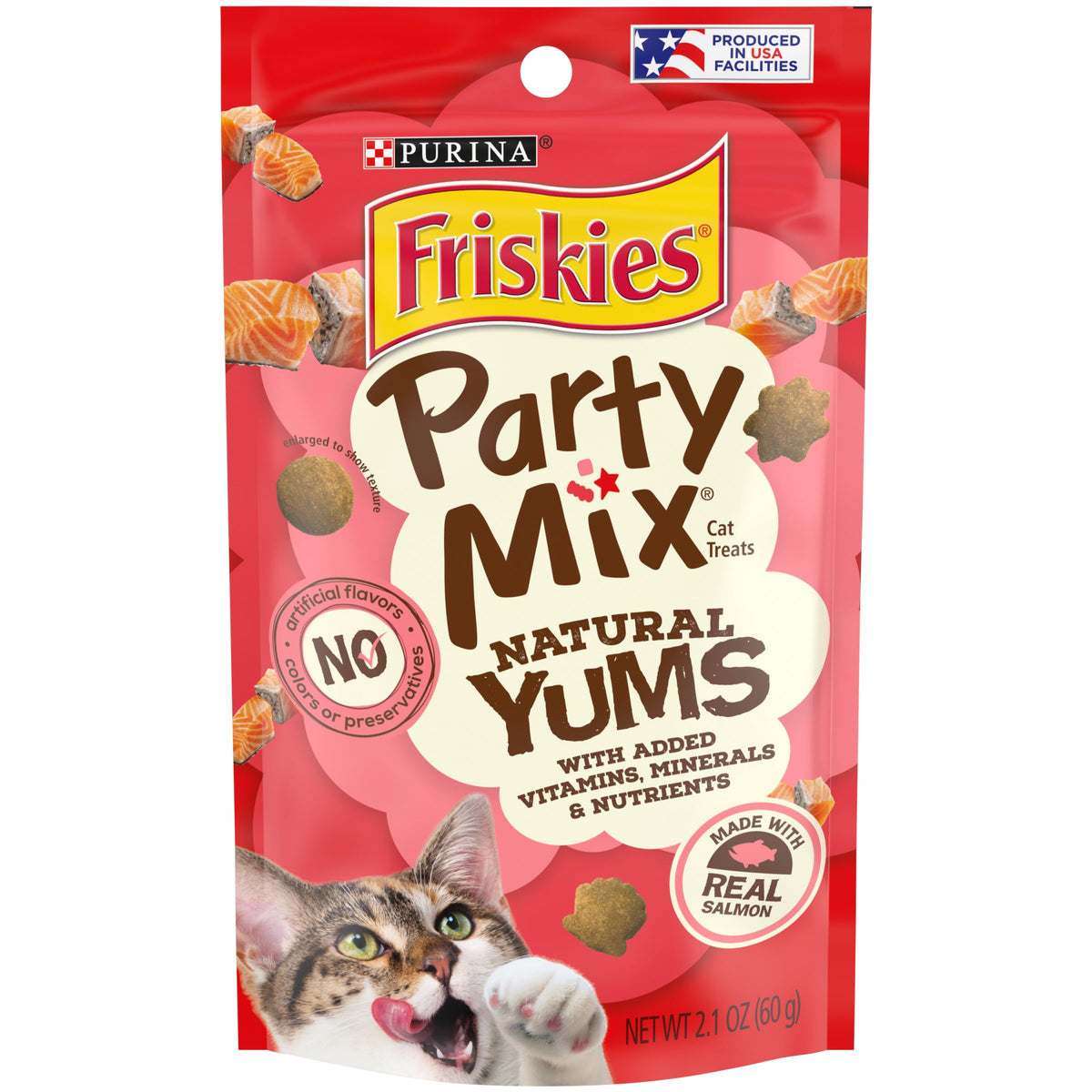 Friskies Party Mix Natural Yums con salmón real en bolsitas, snack sabroso para gatos adultos