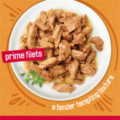 Friskies Prime Filets con pollo en salsa, aroma apetitosa que despierta curiosidad en cada comida.