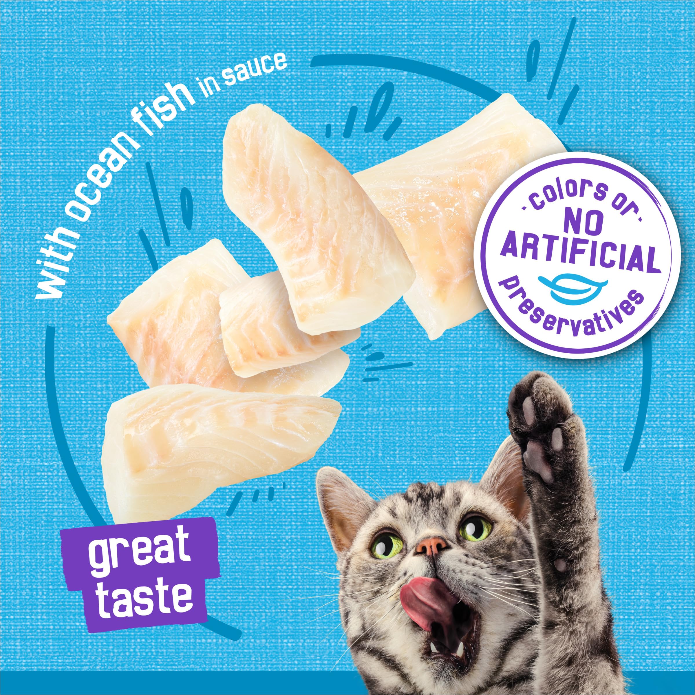 Friskies Trozos Carnosos con Pescado del Océano en Salsa, gato comiendo en plato