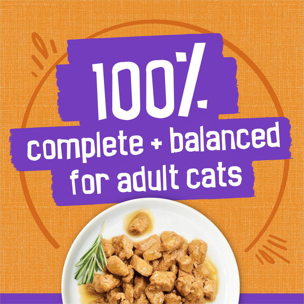 Friskies trozos de pollo en salsa, textura tierna para cada comida.