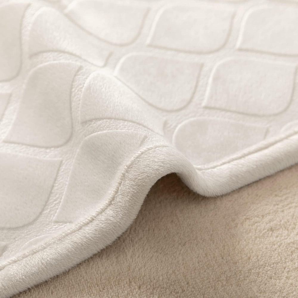 Protection des meubles avec Fuguitex sur canapé grâce à la surface imperméable.