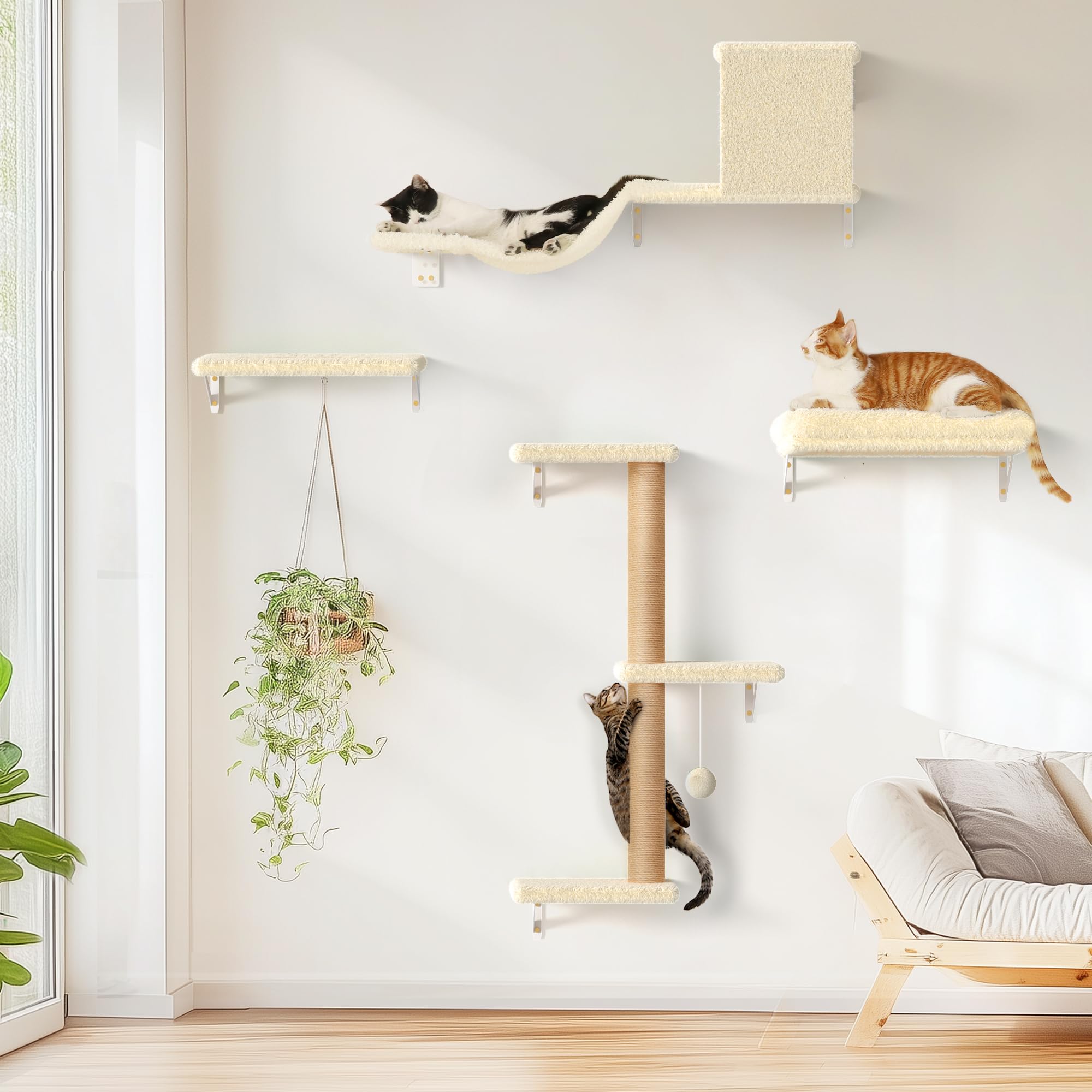 Producto FUKUMARU: estanterías de pared para gatos en madera beige, brindando apoyo estable.