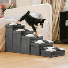 Almacenamiento oculto en cada escalón de Funny Fuzzy para artículos de mascota.