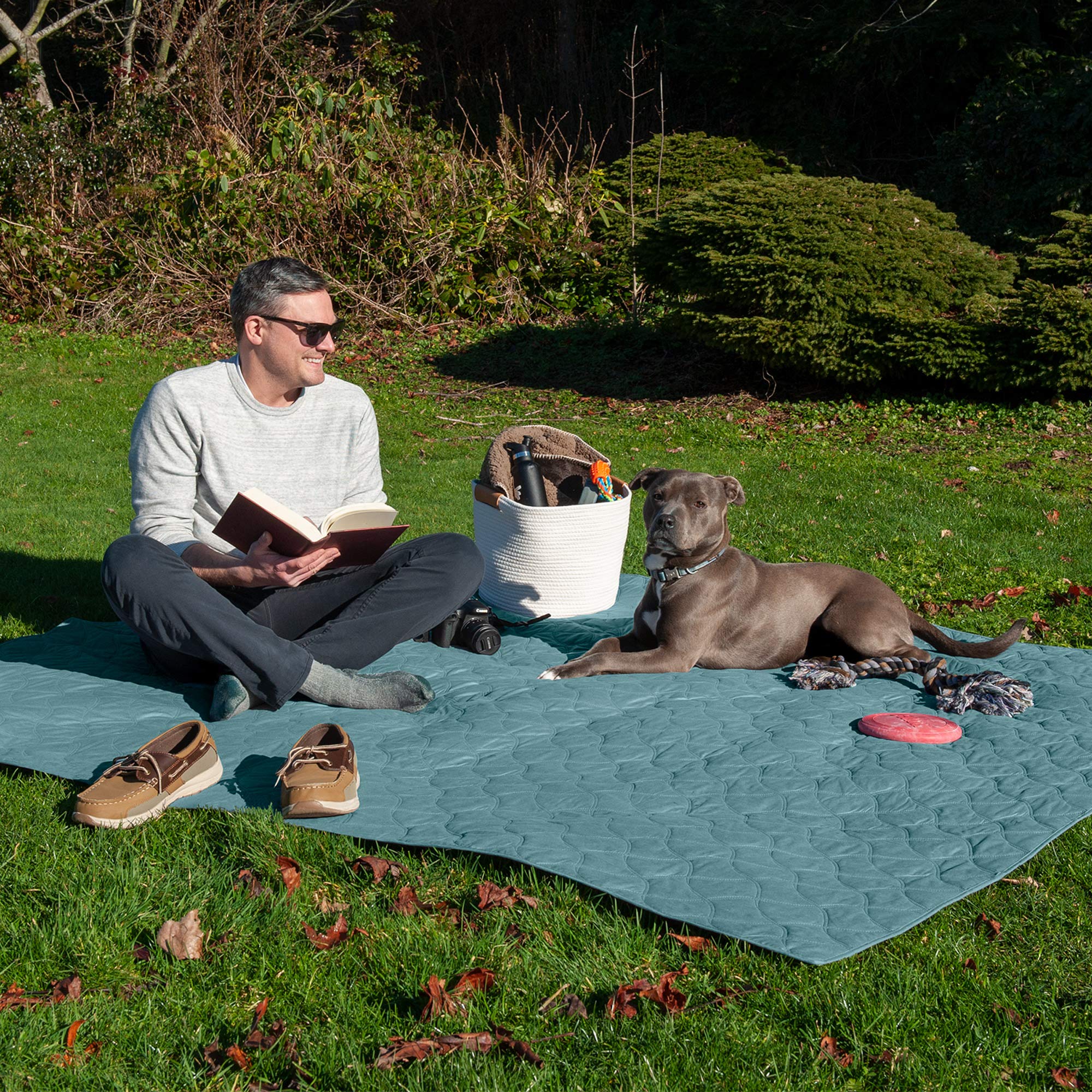Cobertor multiusos Furhaven para exterior y picnic en Azul Nilo.