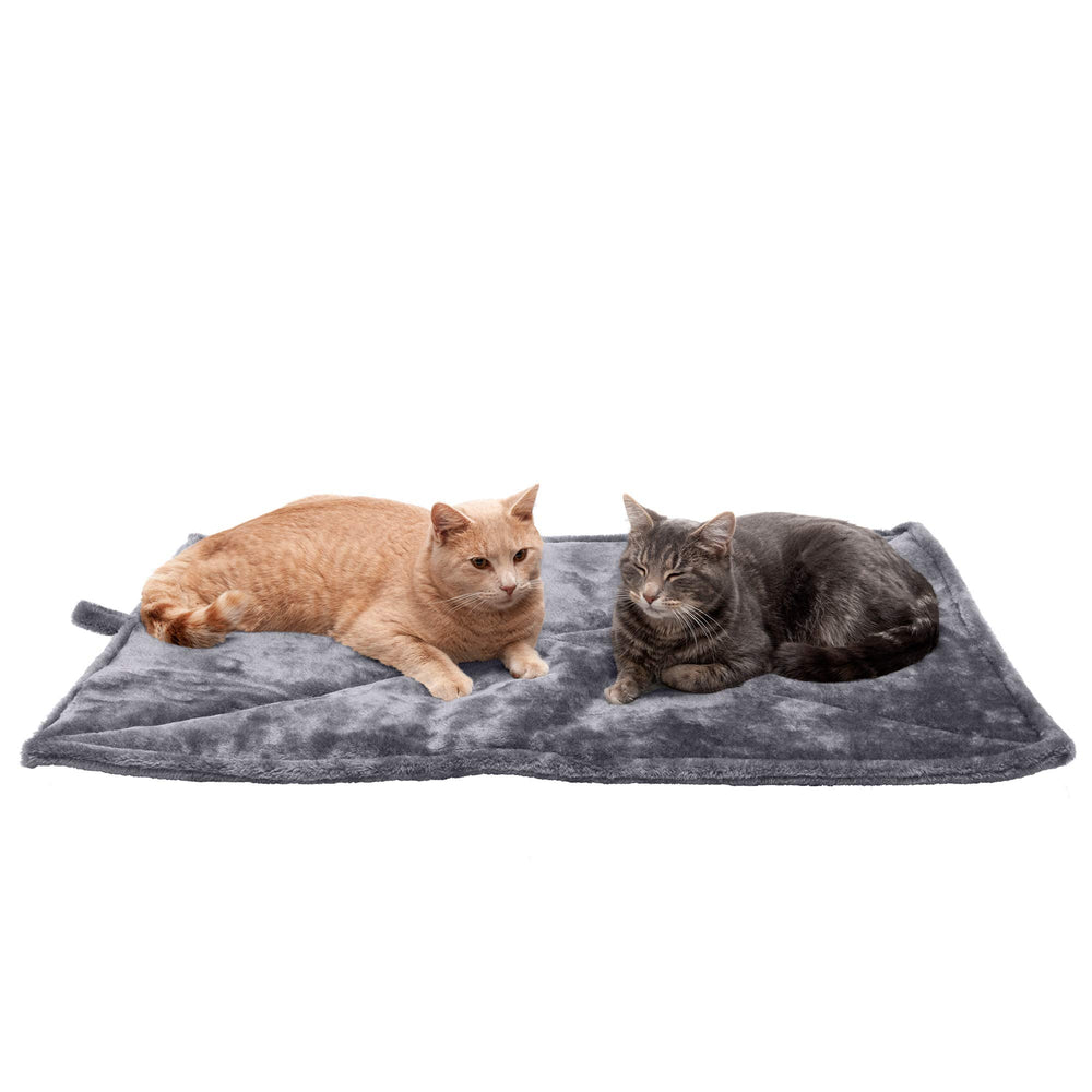 Cama Furhaven ThermaNAP auto-calentable para gatos, superficie suave que ofrece calor sin electricidad.