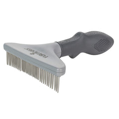 Dientes giratorios del FURminator reduciendo enredos en pelaje grueso