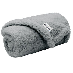 Manta furrybaby para perros pequeños en gris, cálida y suave para descanso.
