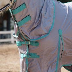 Gallopoff cuello desmontable para versatilidad en días cálidos.