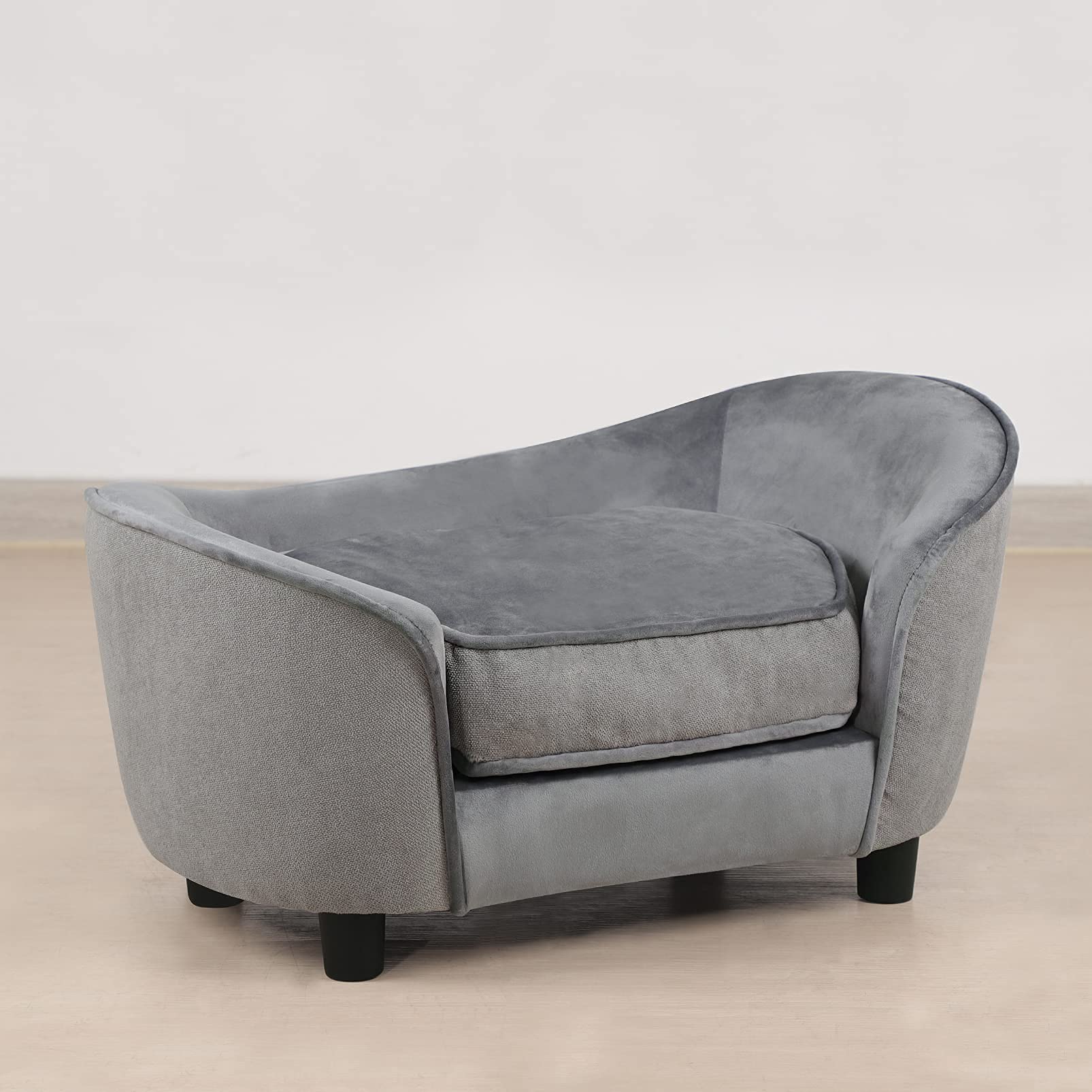 Tapizado en velvet y lino, combinación elegante para el salón.