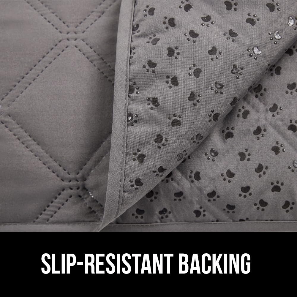 Cobertor con base de silicona Gorilla Grip evita deslizamientos en el sofá.