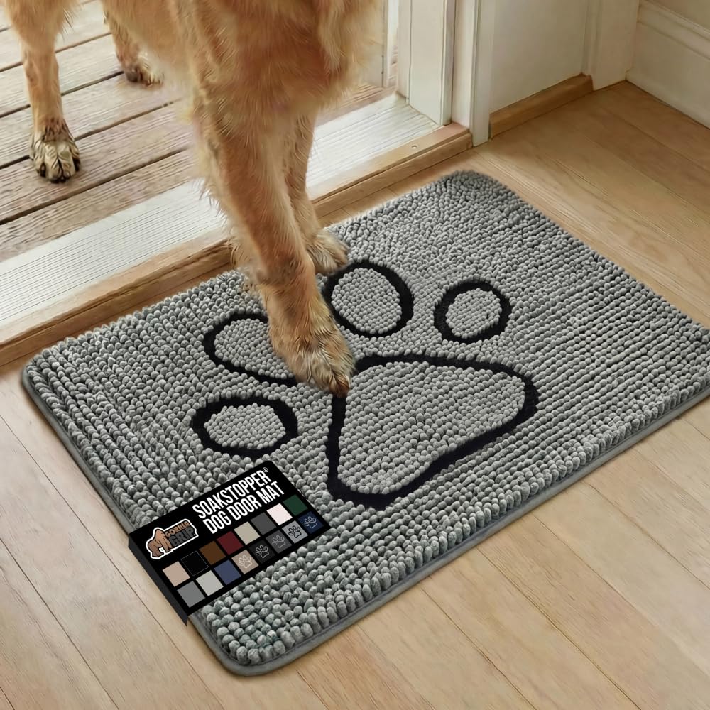 Tapis GORILLA GRIP SoakSTOPPER pour porte chien absorbant l’humidité et la boue.