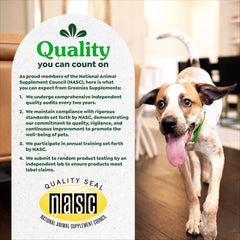 Greenies perro contento masticando suplemento diario