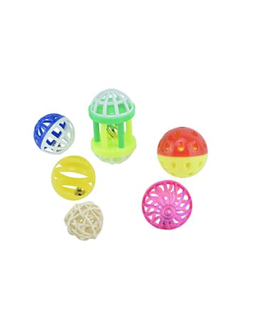 Pelotas de forraje con colores vivos estimulan exploración.