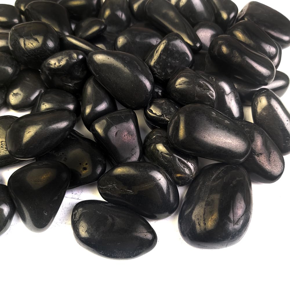 Piedras decorativas negras HappyFiller para acento en arreglos florales.