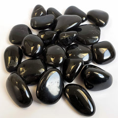 Piedras negras HappyFiller pulidas para terrarios y acuarios decorativos.