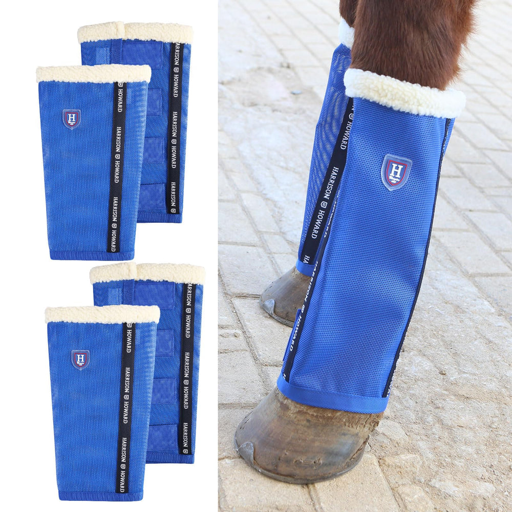 Caballo en pasto usando botas Harrison Howard con ajuste seguro.