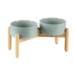 Tazones elevados de cerámica Havniva en verde claro, favorecen postura ergonómica al comer.