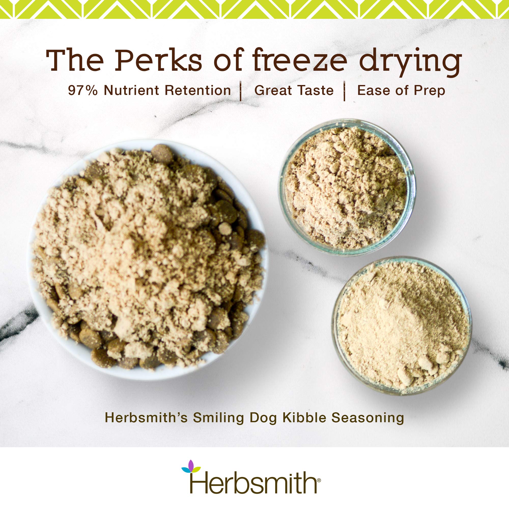 Herbsmith Kibble Seasoning espolvoreado sobre croquetas mejora la presentación