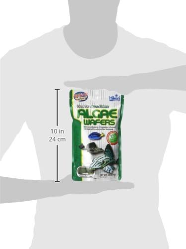 Pez nadando con tabletas de algas tropical Hikari: apoyo para energía y color