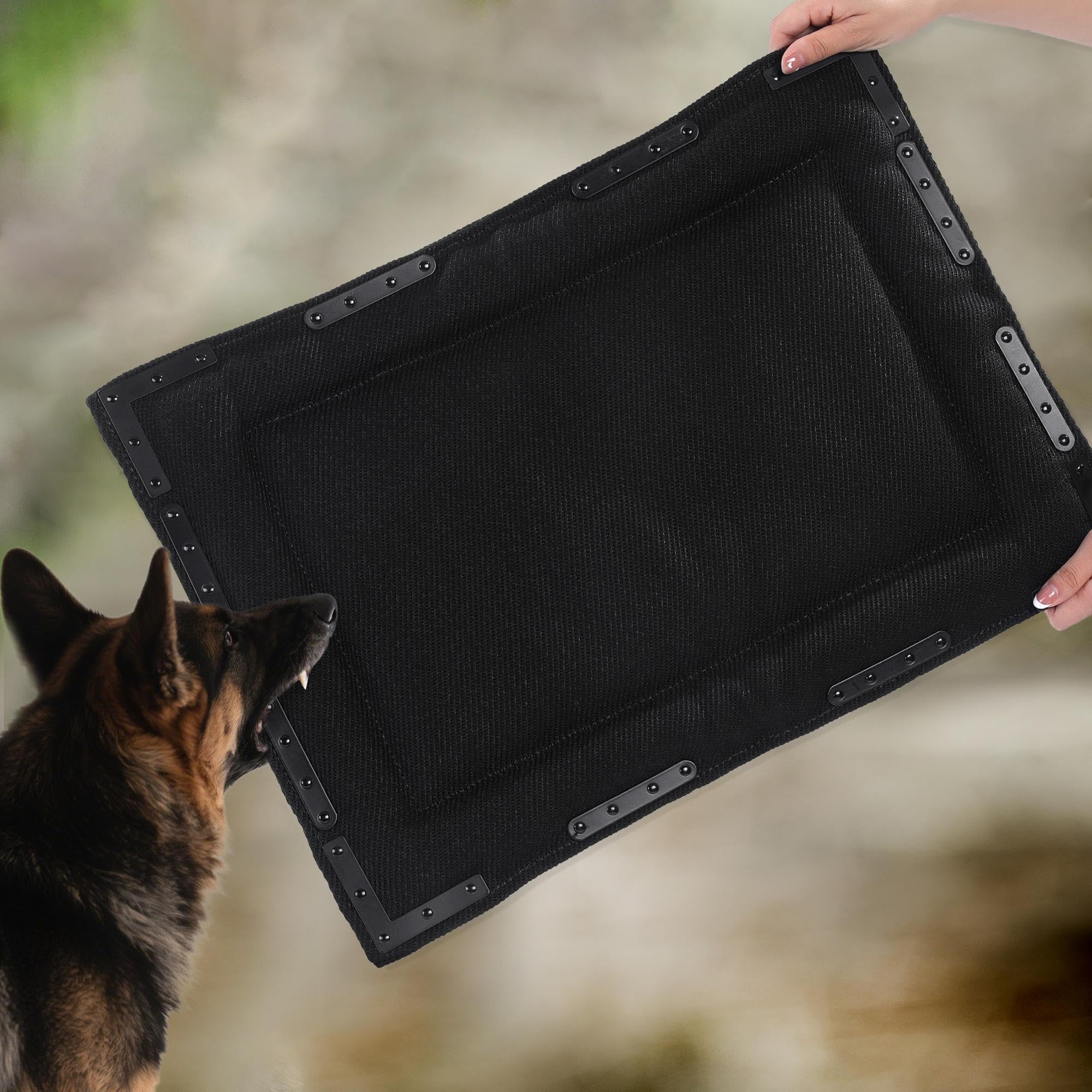 Cama HOMBYS indestructible con resistencia a mordidas para perros activos.