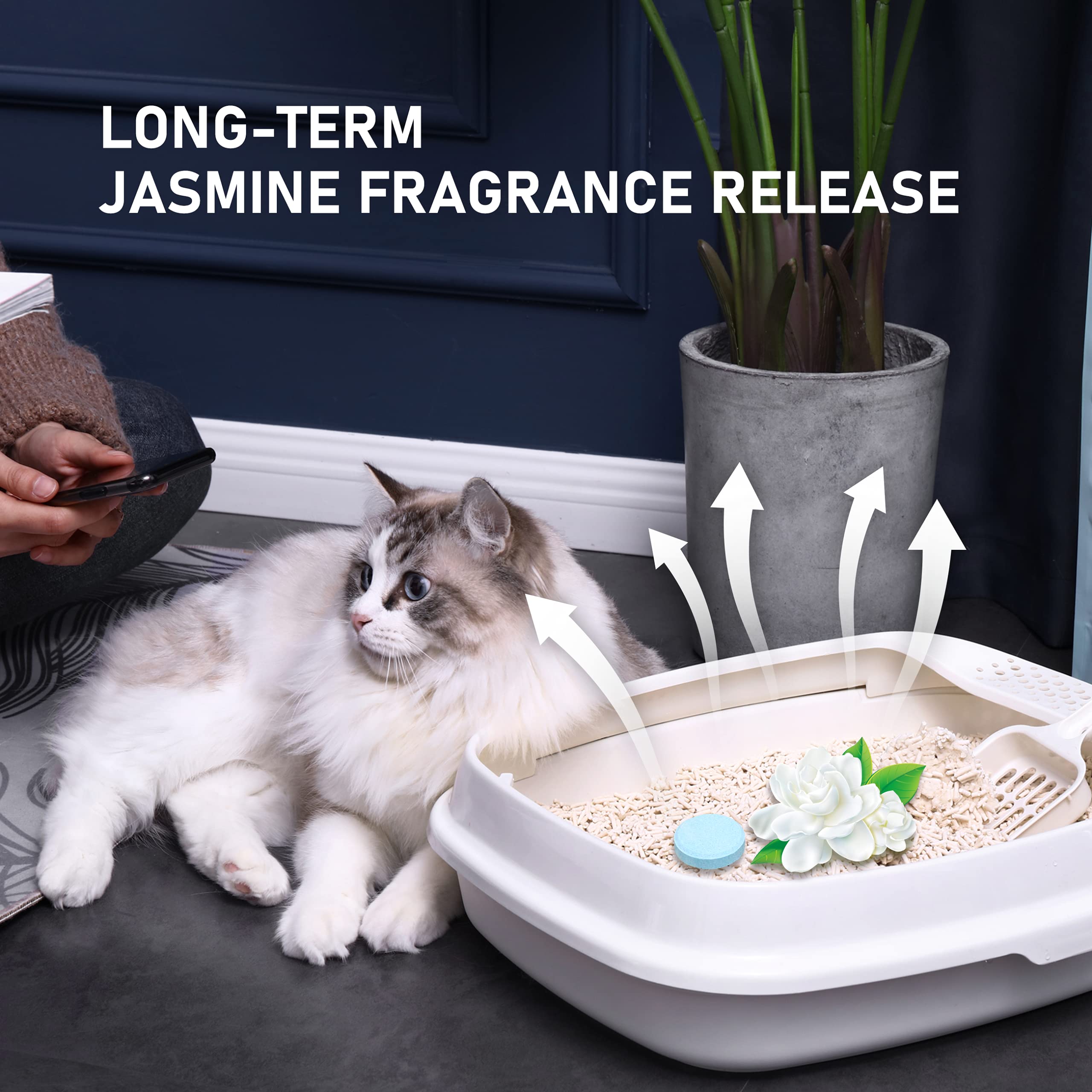 Detalle de tabletas desodorizantes para arena de gatos con jazmín.