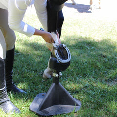 Hoof-It base de compuesto resistente, ofrece estabilidad durante los cuidados.