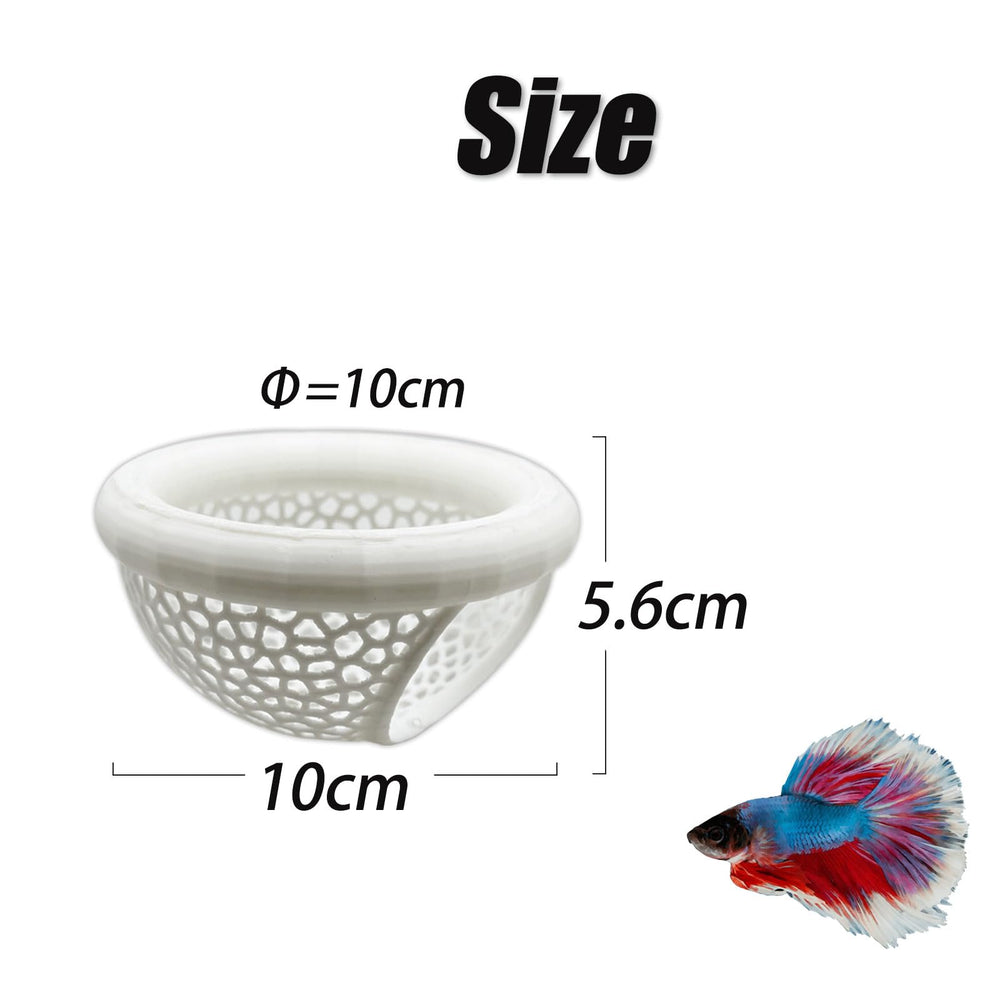 Hozoe anillos de alimento flotante concentran la comida para peces pequeños.
