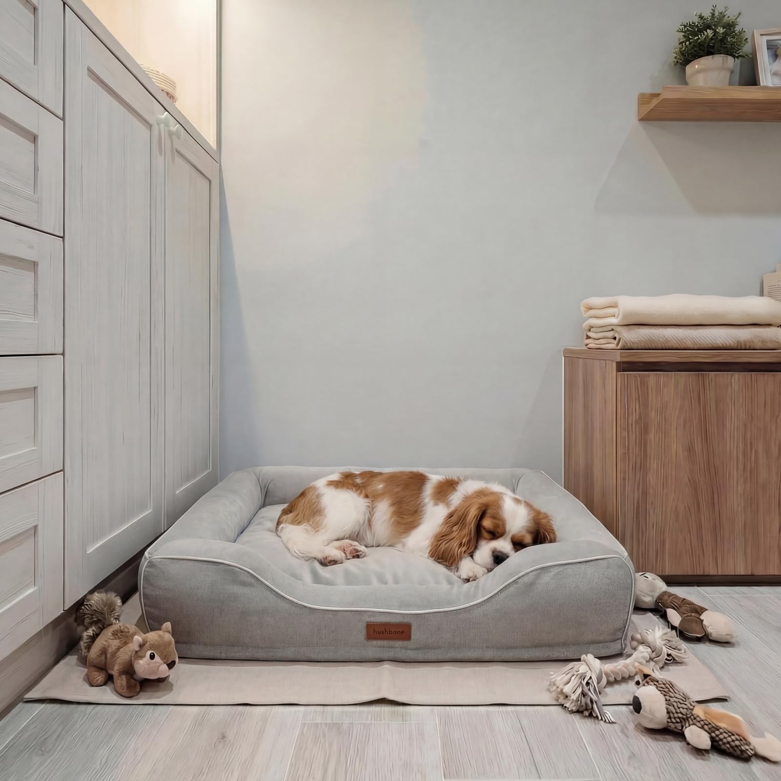 Cama hush-bone: tamaño 28x23 pulgadas, ideal para perros medianos.