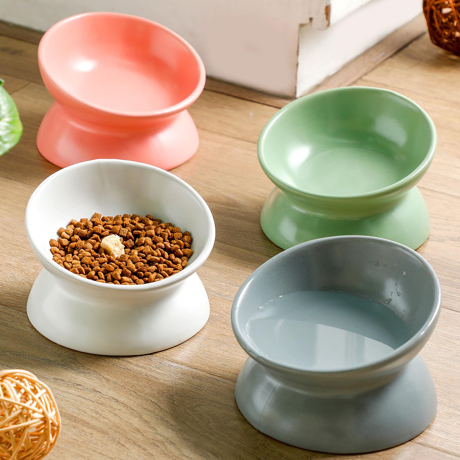 Confort y digestión para gatos con tazones Hushee elevados.