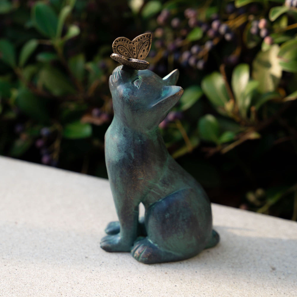 Estatua para jardín iHeartDogs: gato entre plantas