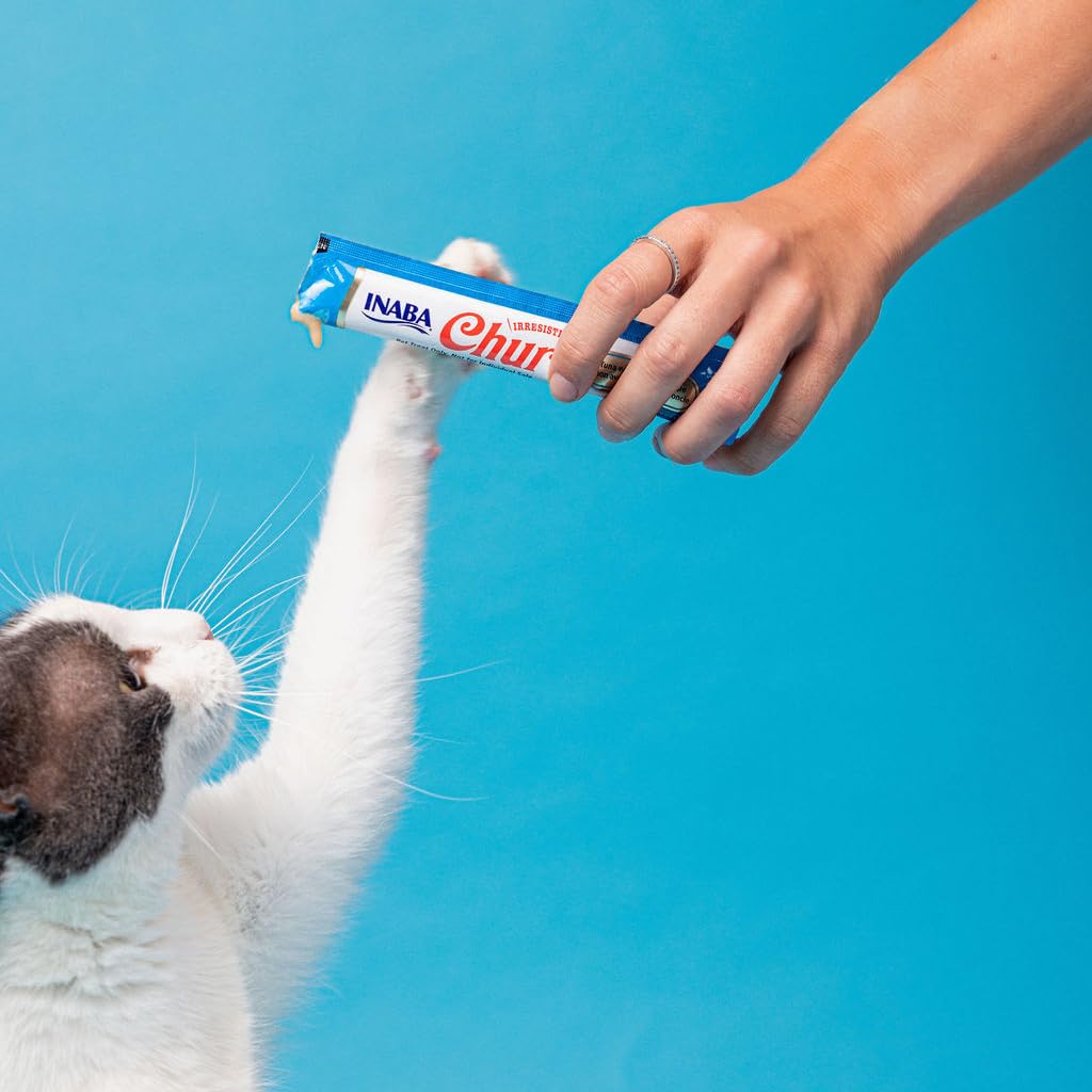 INABA Churu, alimentación a mano para interacción con tu gato.