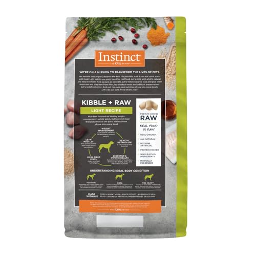 Instinct Raw Boost Light: ingredientes naturales visibles para una dieta equilibrada.