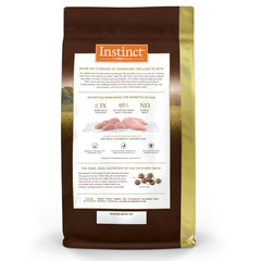 Kibble con pollo real como ingrediente principal para nutrición.